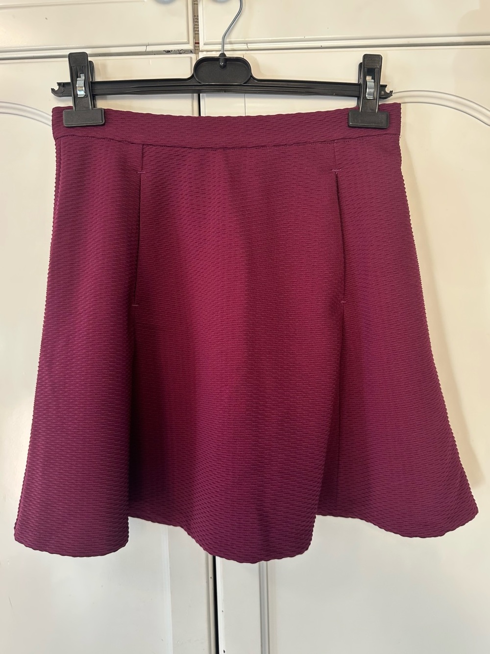 Dynamite Purple Burgundy Skirt w Gold Zipper and Pockets  Above the Knee Small